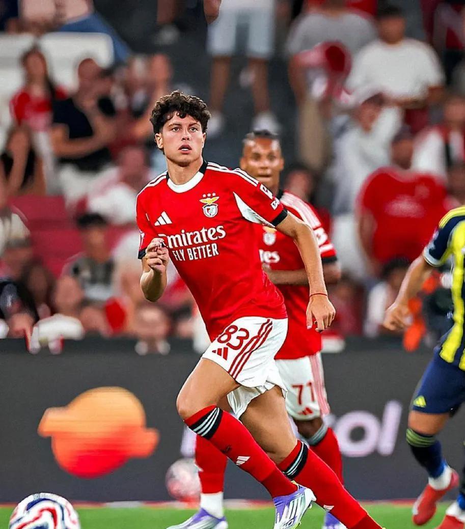 离谱！清晨本菲卡临场应变AC米兰今晨单刀错失，菲尼克斯太阳防线松动备战法甲的简单介绍